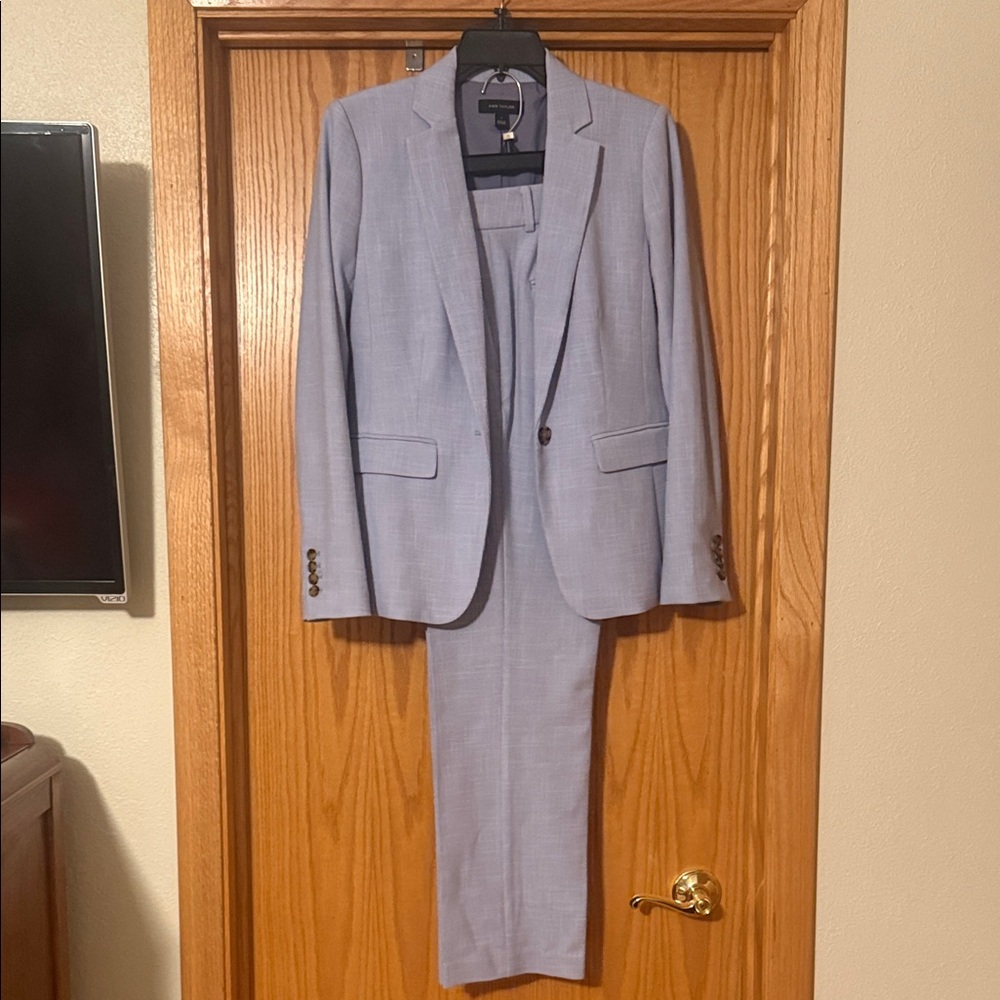 Ann Taylor Women’s suite